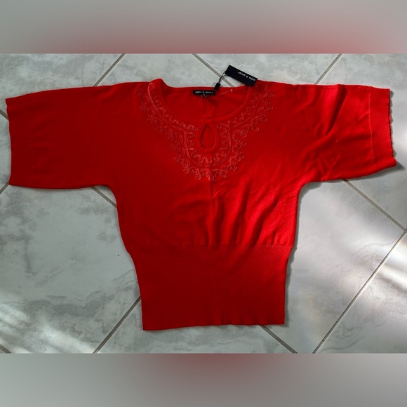 NWT Sweater Top by Cable & Gauge - Picture 3 of 3